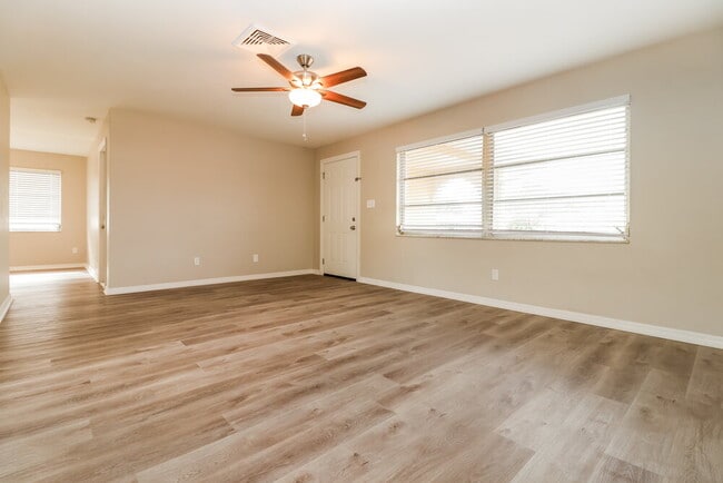 Photo - 2319 Surrey Ln