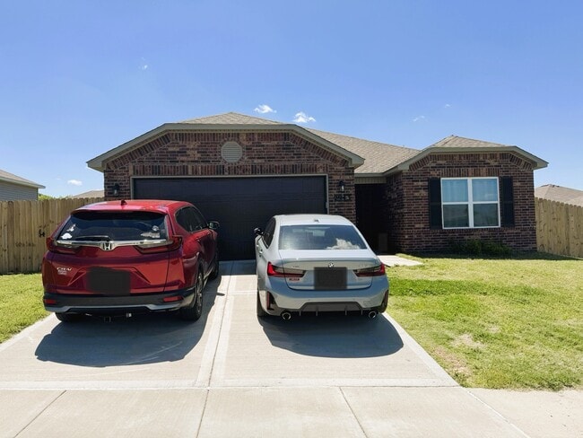 Building Photo - 2943 W McLaren Dr