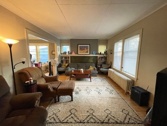 Photo - AVAILABLE JUNE - Spacious 6 Bed 1.5 Bath Home near Campus