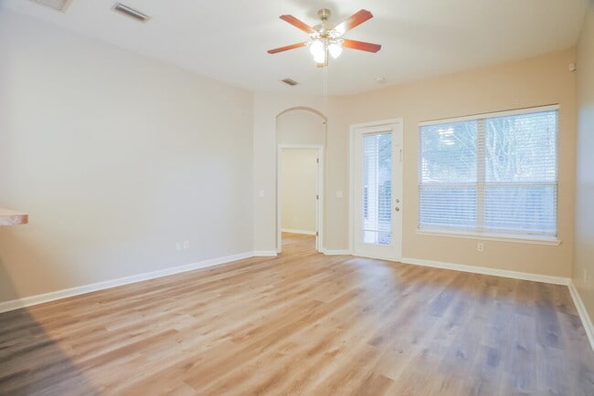 Photo - 1869 Enterprise Ave