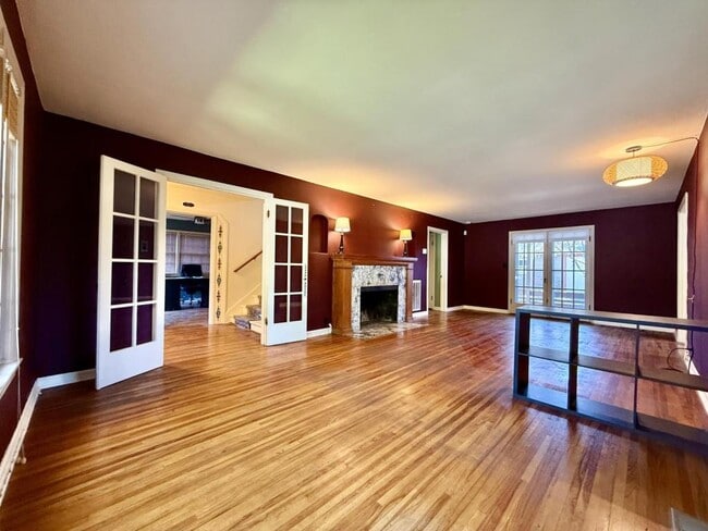 Photo - 882 NE 7th St