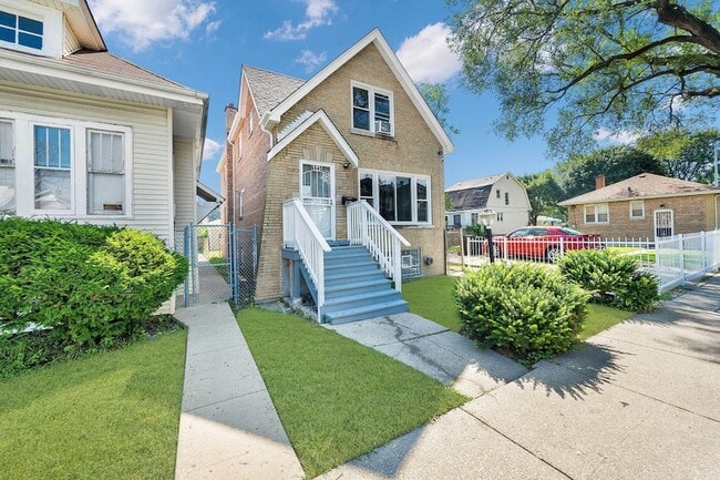 Photo - 6645 S Seeley Ave Unidad 2