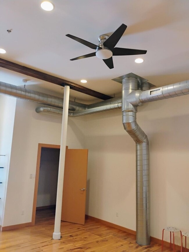 Photo - 1 BEDROOM 1.5 BATH IN DOWNTOWN CHAMPAIGN Condo