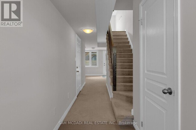 Photo - 6 Mayland Trl