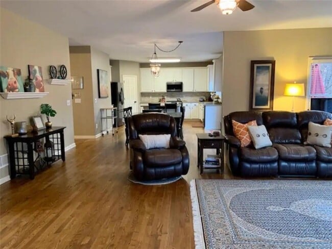 Photo - 3308 Ellsmere Trce