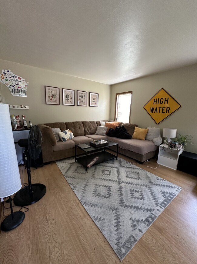 Photo - 1 Bedroom, 1 Bathroom with Garage - Available July 4th Unit B