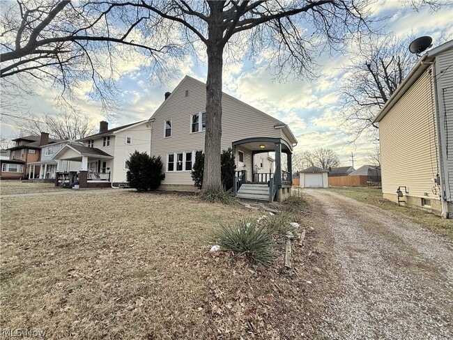 Building Photo - 837 Eastland Ave