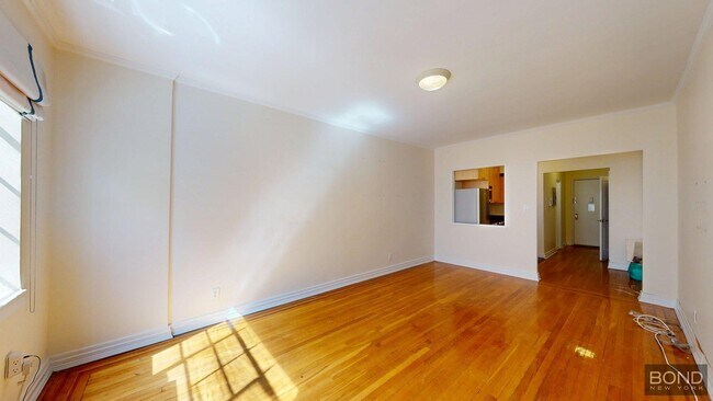 Building Photo - 17 E 67th St Unit 2C Rental