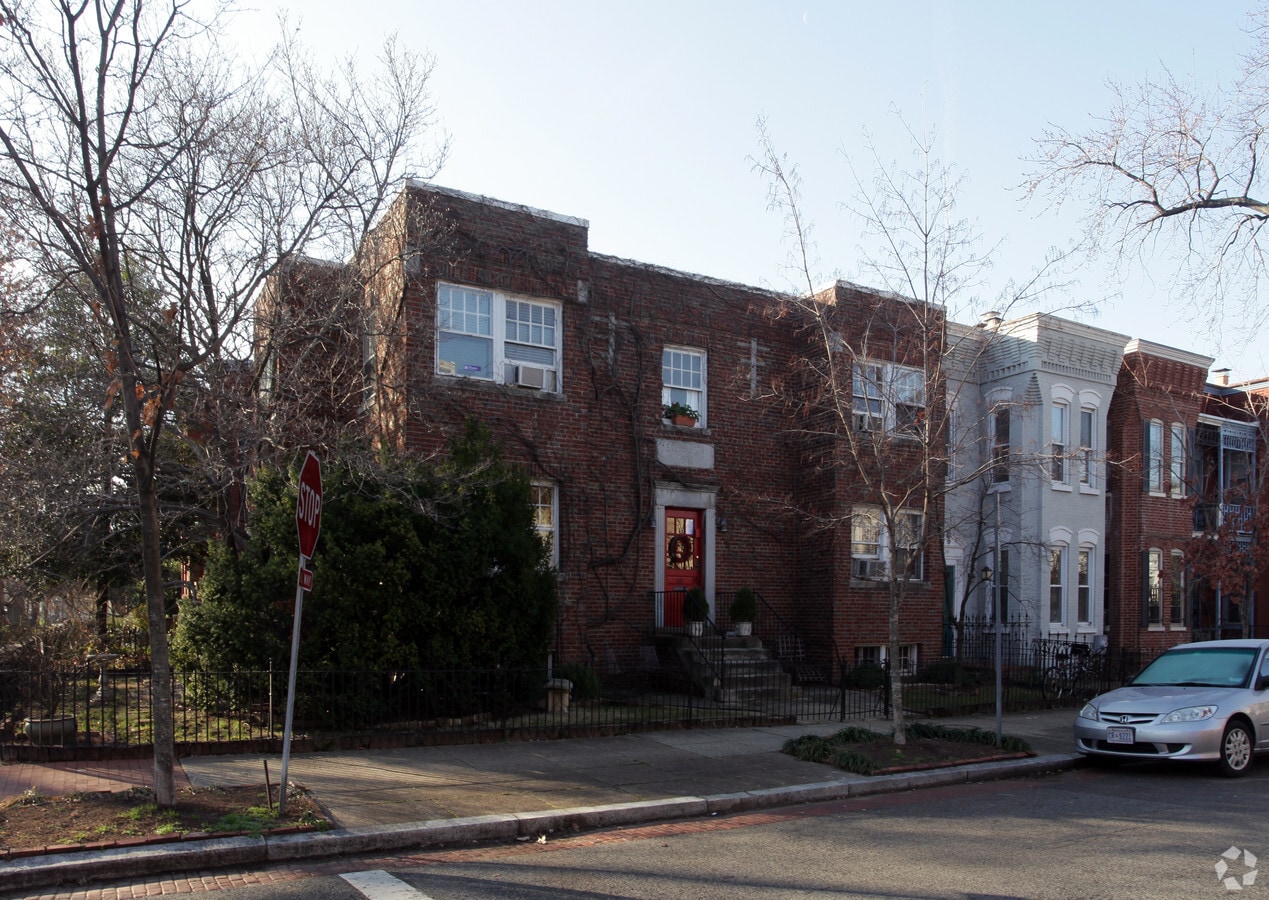 Photo - 421 A St NE Apartments