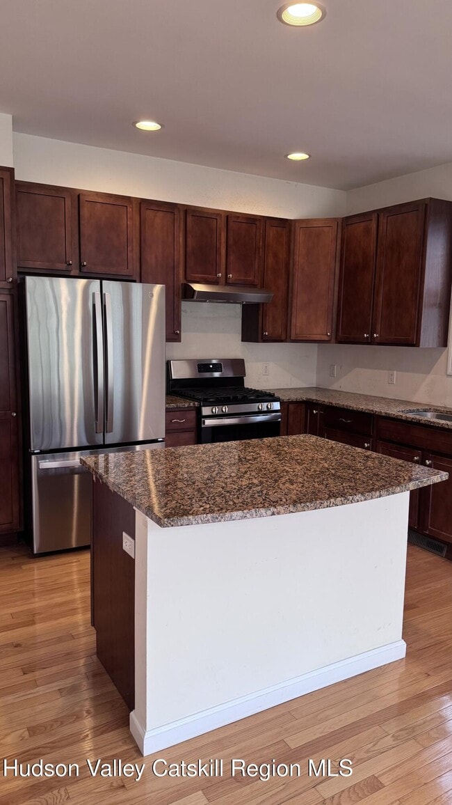 Photo - 245 Buttonwood Way