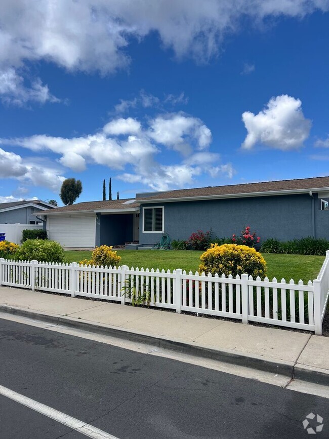 Building Photo - 3 bedroom 2 bath house in Poway