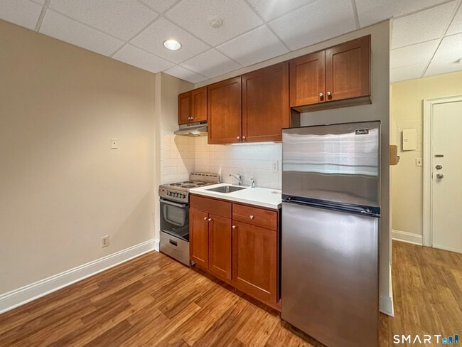 Photo - 14 Post Rd E Unidad C