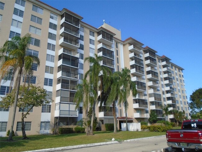 Building Photo - 4174 Inverrary Dr Unit 1003