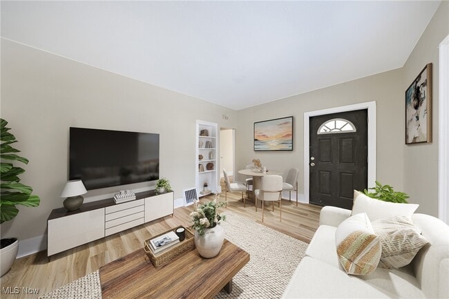 Building Photo - 2417 2nd St Unit 1