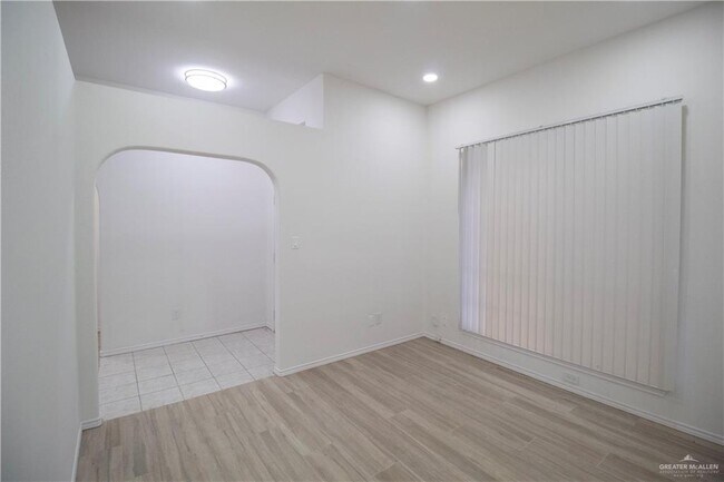 Photo - 18 Umbrellabird Ave