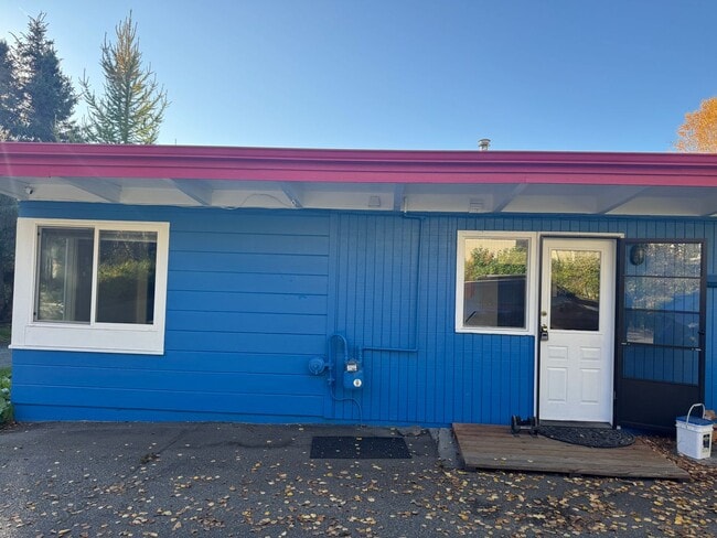 Building Photo - 1752 W 11th Ave Unit B