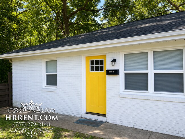 Photo - 2249 B Paris St