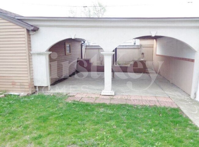 Photo - 2337 121st St