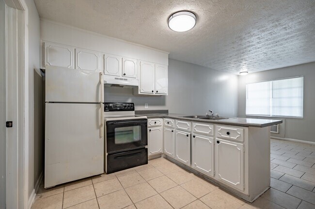 Twin Pines Apartments