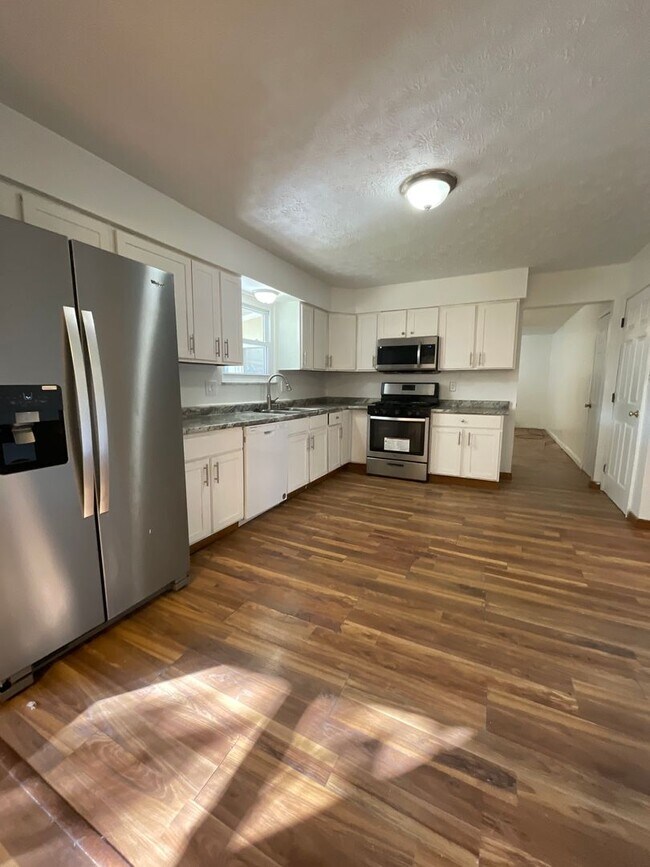 to this beautiful 4bedroom, 2.5b... House House Rental in