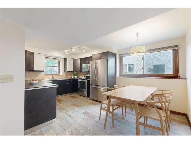 Photo - 3308 Roosevelt Ct NE