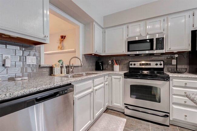 Building Photo - 1212 Fairview St Unit A