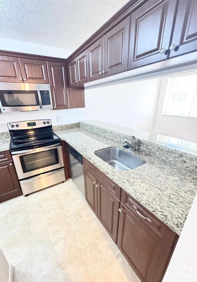 Building Photo - 16203 Glenmoor Dr Unit 16203 Rental