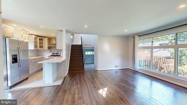 Building Photo - 6337 Phyllis Ln