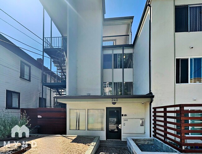 Building Photo - 240 Athol Ave