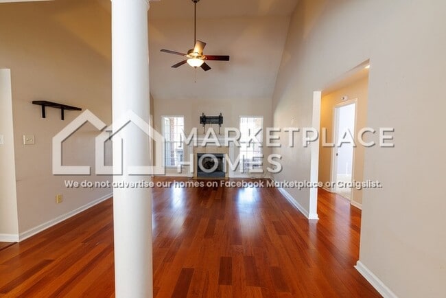 Photo - 512 Marble Falls