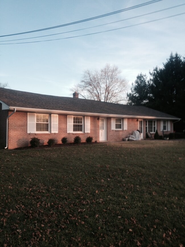 Lovely Apartment Complex in Quiet Village - 200 4th St Unit 200