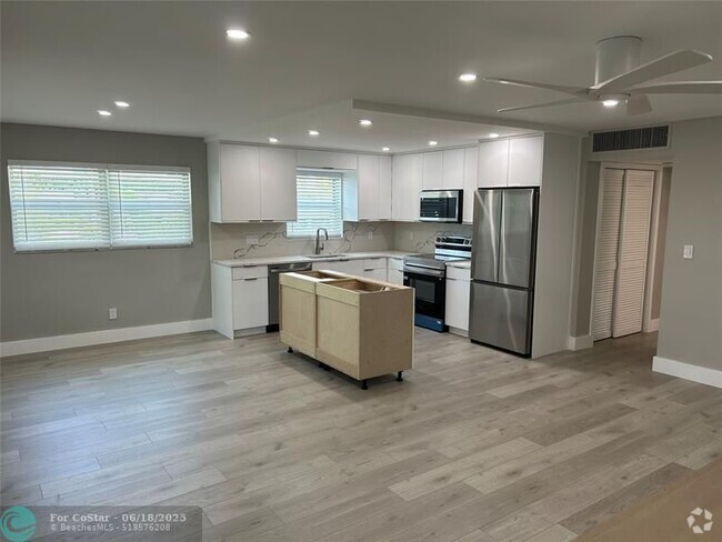 Building Photo - 5200 NE 24th Terrace Unit C-201 Rental
