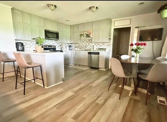 Photo - 40 Vandergrift Dr