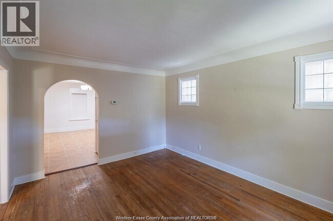 Photo - 1630 Marentette Ave