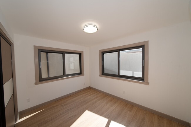 Photo - 2056 10th Ave