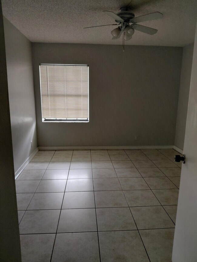 Photo - 4225 S 57th Ave Unit B