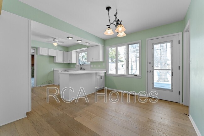 Photo - 423 Jenny Ln