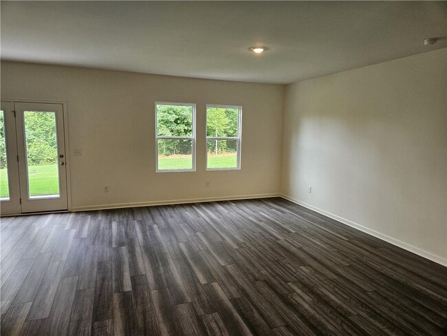 Photo - 326 Silverton Dr