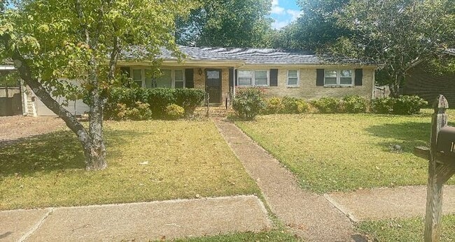 Building Photo - Great rental in South Huntsville with a FE...