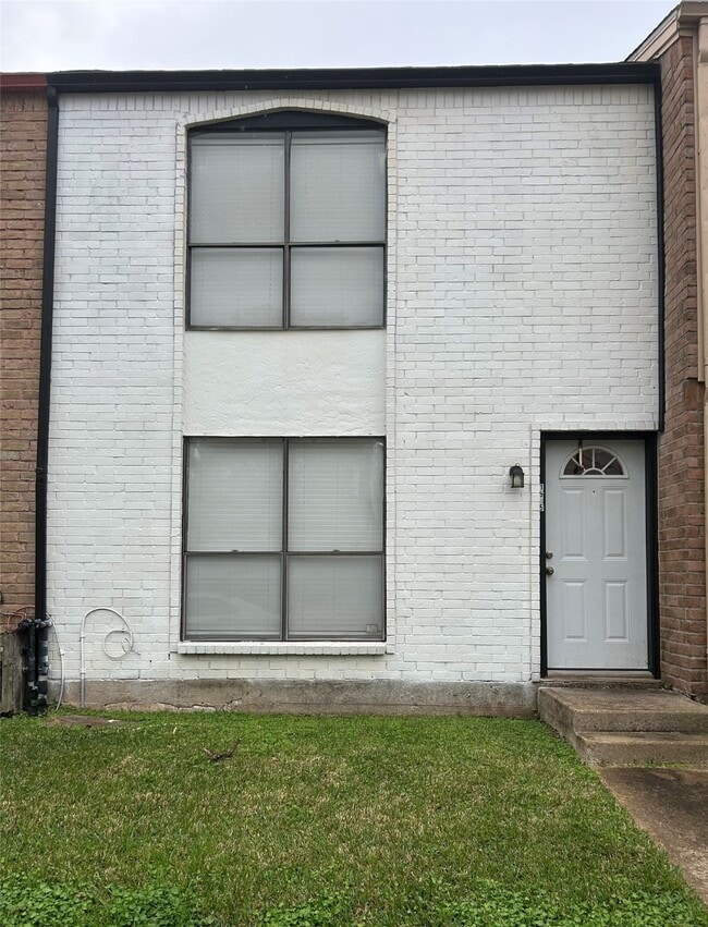 Building Photo - 1945 Miramar Green St Unit 1945