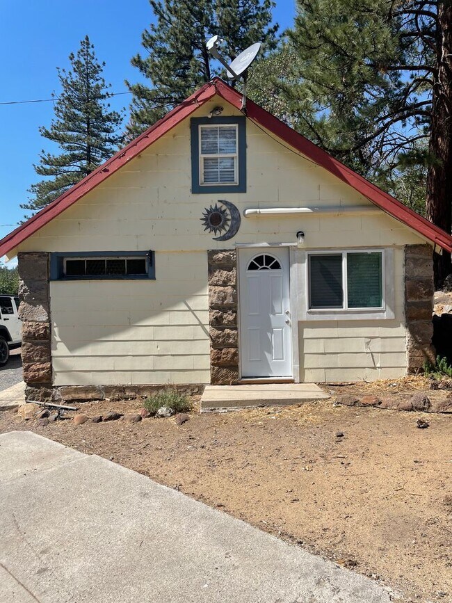 FULLY FURNISHED MONTHMONTH RENTAL House Rental in Susanville, CA