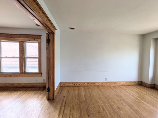 Photo - 47 Bridgeman St Unit Upper