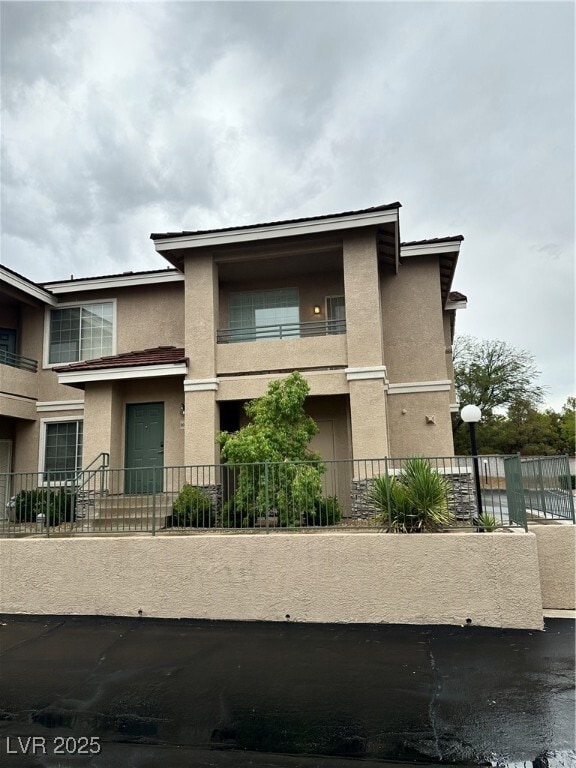 Building Photo - 9901 Trailwood Dr Unit 2050