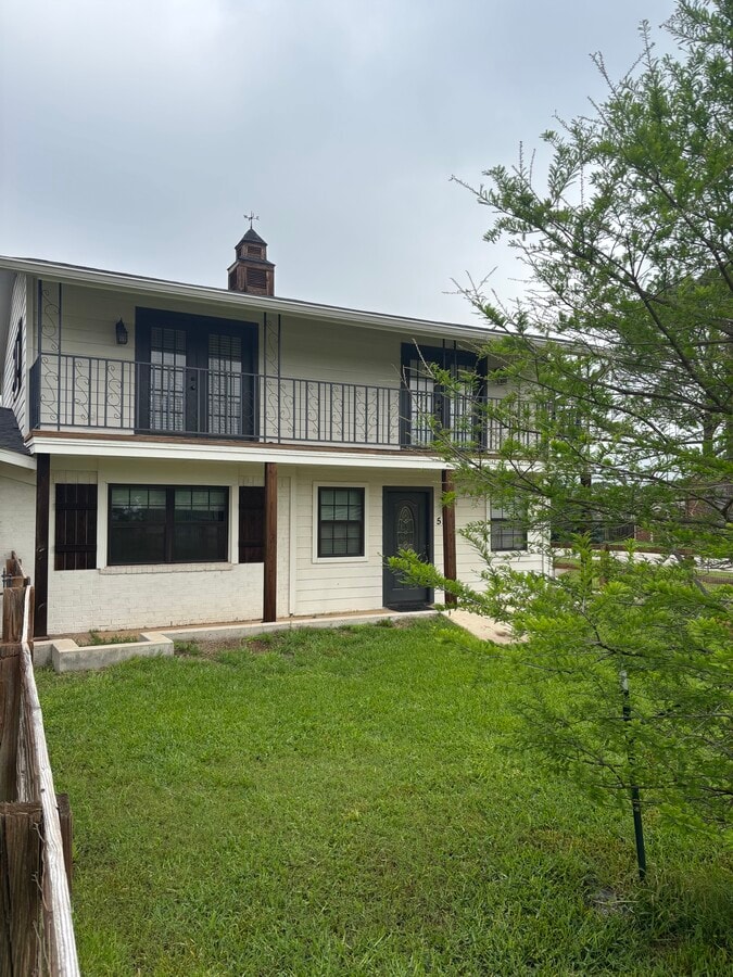 Photo - 521 FM 407 House