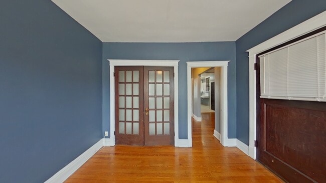 Building Photo - 1008 Tamm Ave Unit 1F