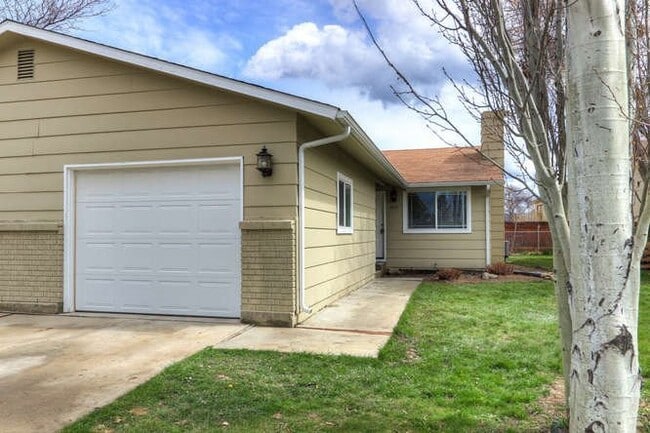 Photo - Ensign Ave Duplex Unidad 5844