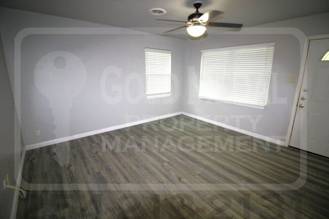 Photo - 205 E Vardeman Ave