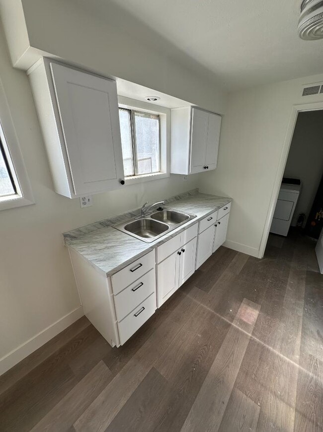 Photo - 723 W 19th St Unit D