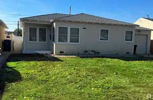 Building Photo - 2101 N Kenwood St Rental