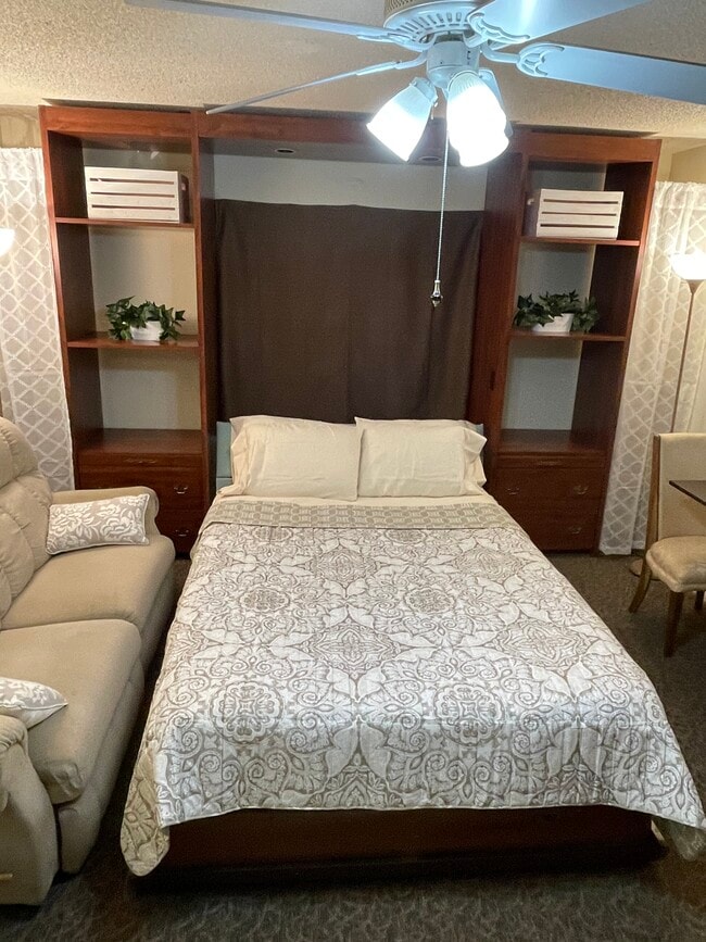 Murray bed fold out - 1499 17th St W Unidad Private Apartment